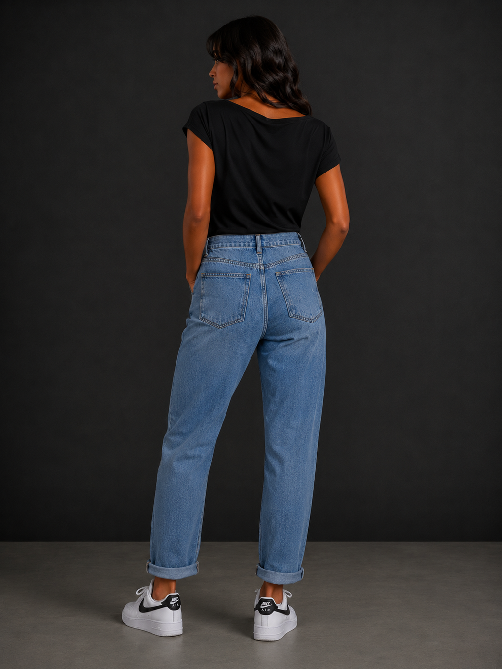 Jeans Mom Fit Denim Chiaro Destroyed – Comfort & Stile Contemporaneo